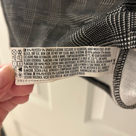 Forever 21 Bonjour Graphic Houndstooth Plaid Crop Top Size Small - Picture 4 of 6